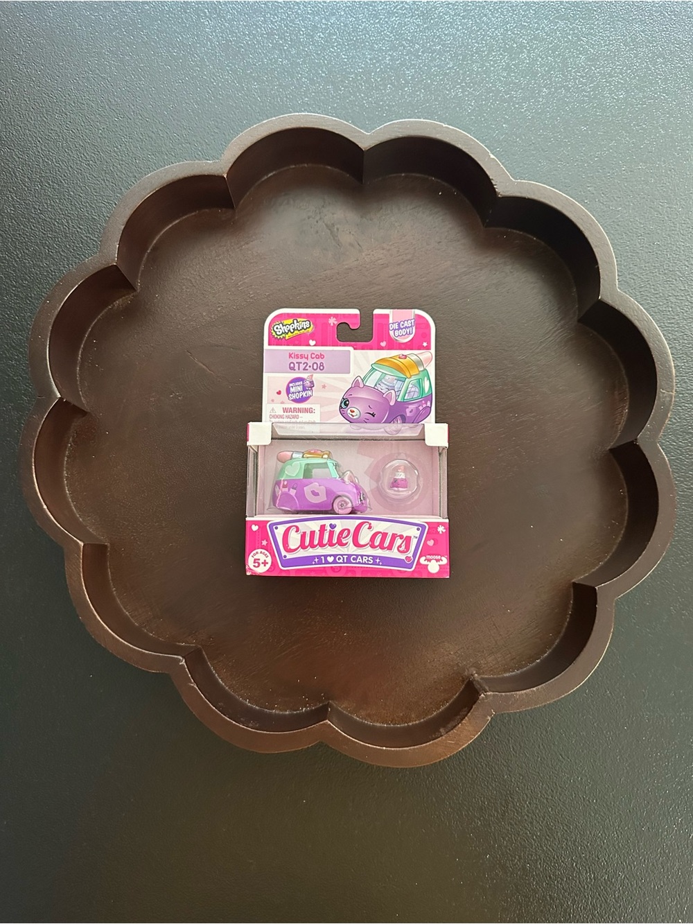 Shopkins Cutie Cars With Mini Shopkin QT2-08 Kissy Cab